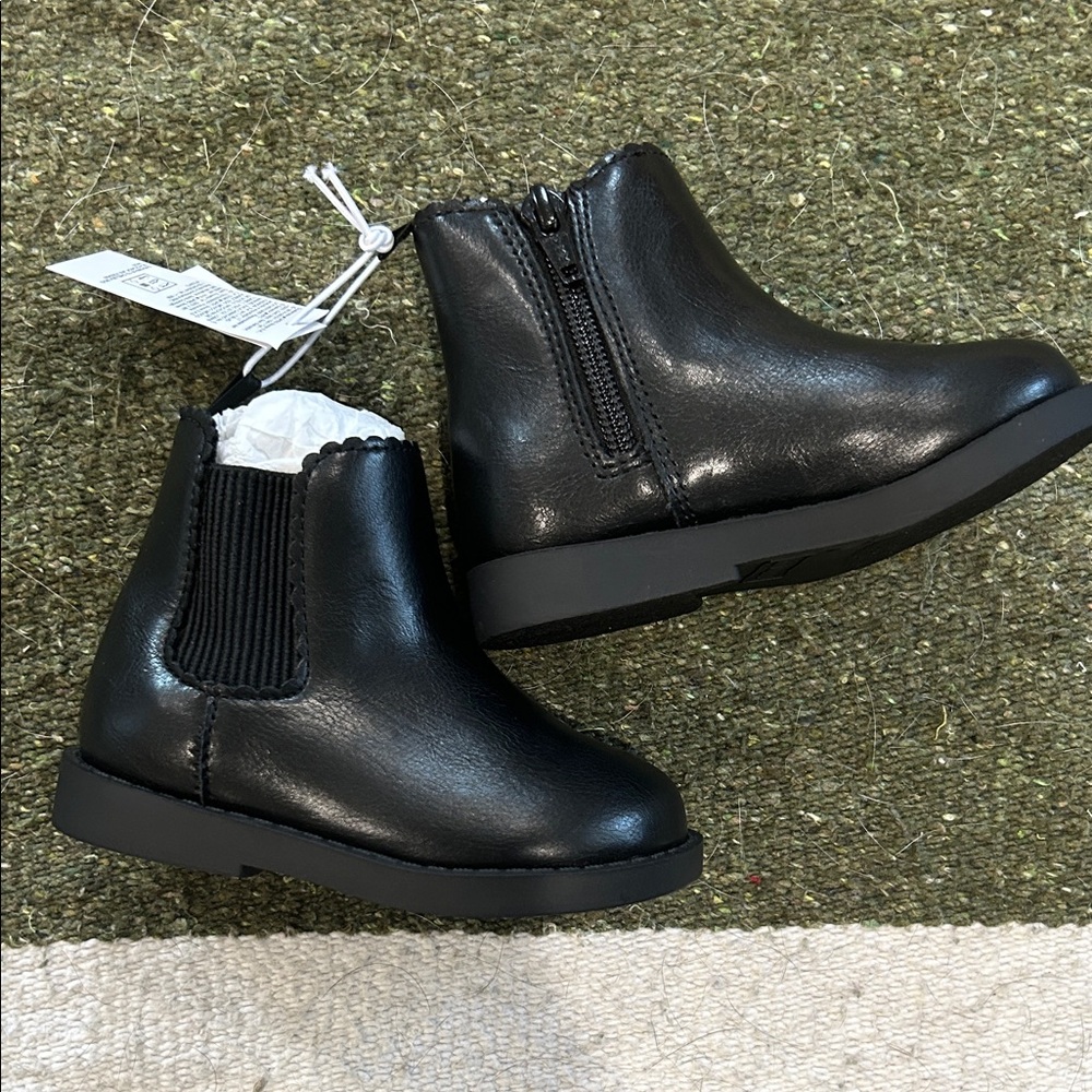 Old Navy 6 Chelsea Boots
